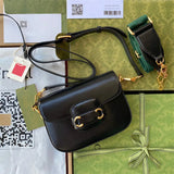 Handbag Saddles bag with Strap Designer Bag backpacks Tote Wallet magnetic Metal pendant Purses 7A Quality Shoulder bags Womens Crossbody Handbags 22s